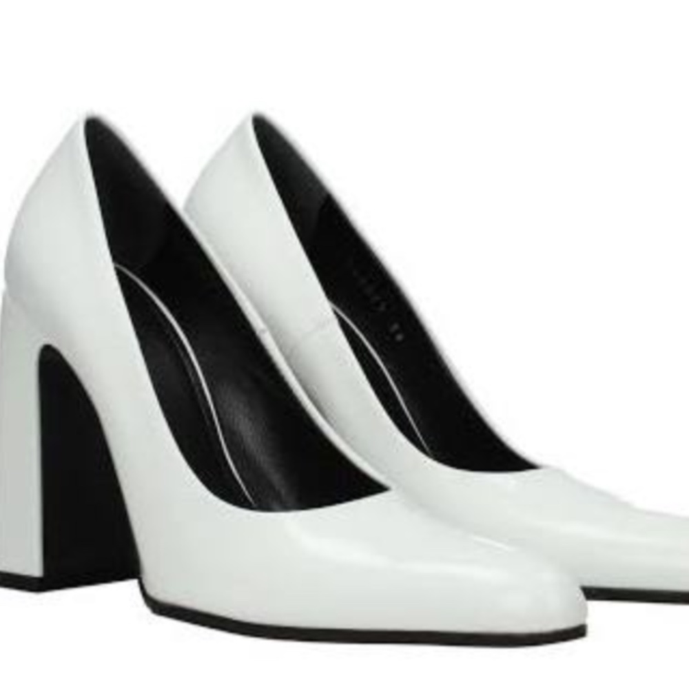 Balenciaga Perfect Wedding or Must-have White Banana Pumps